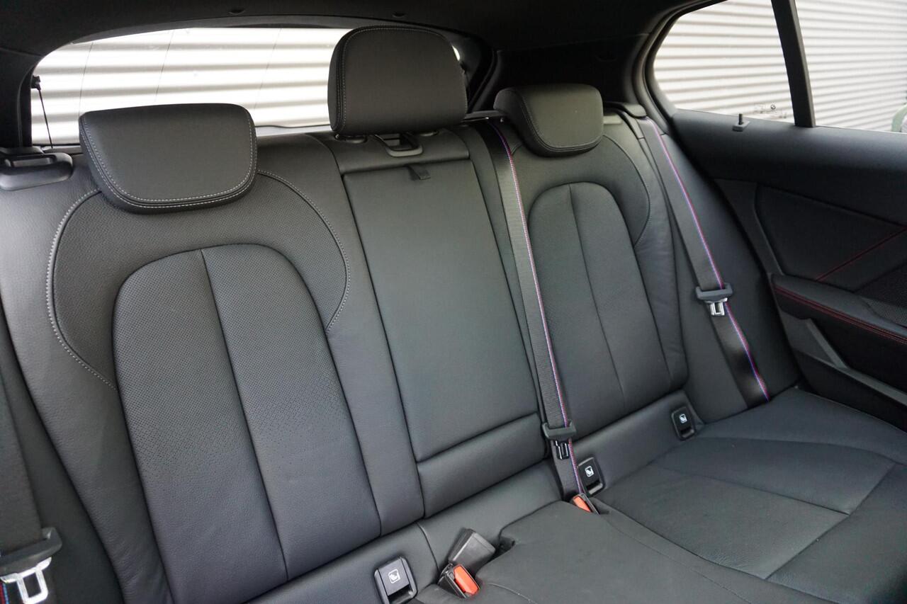 BMW 1-SERIE 5-deurs 128ti M Aerodynamicapakket | Comfort Pack | Travel Pack | Glazen panoramadak | BMW Head-Up Display | HiFi System