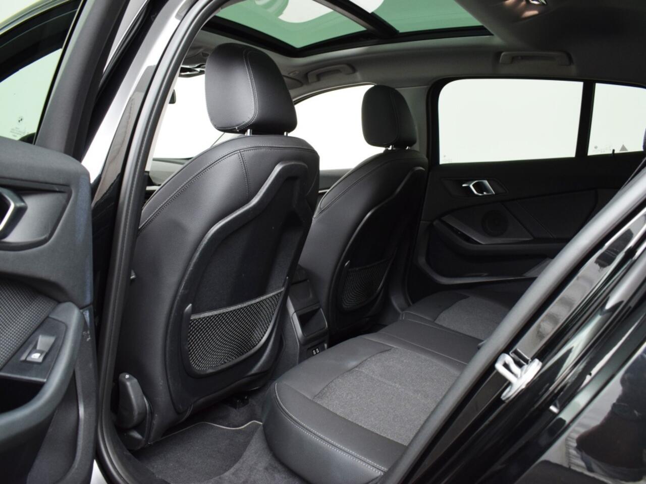 BMW 1-SERIE 118i | Schuifdak o Live Cockpit Prof. o Dealeronderhouden