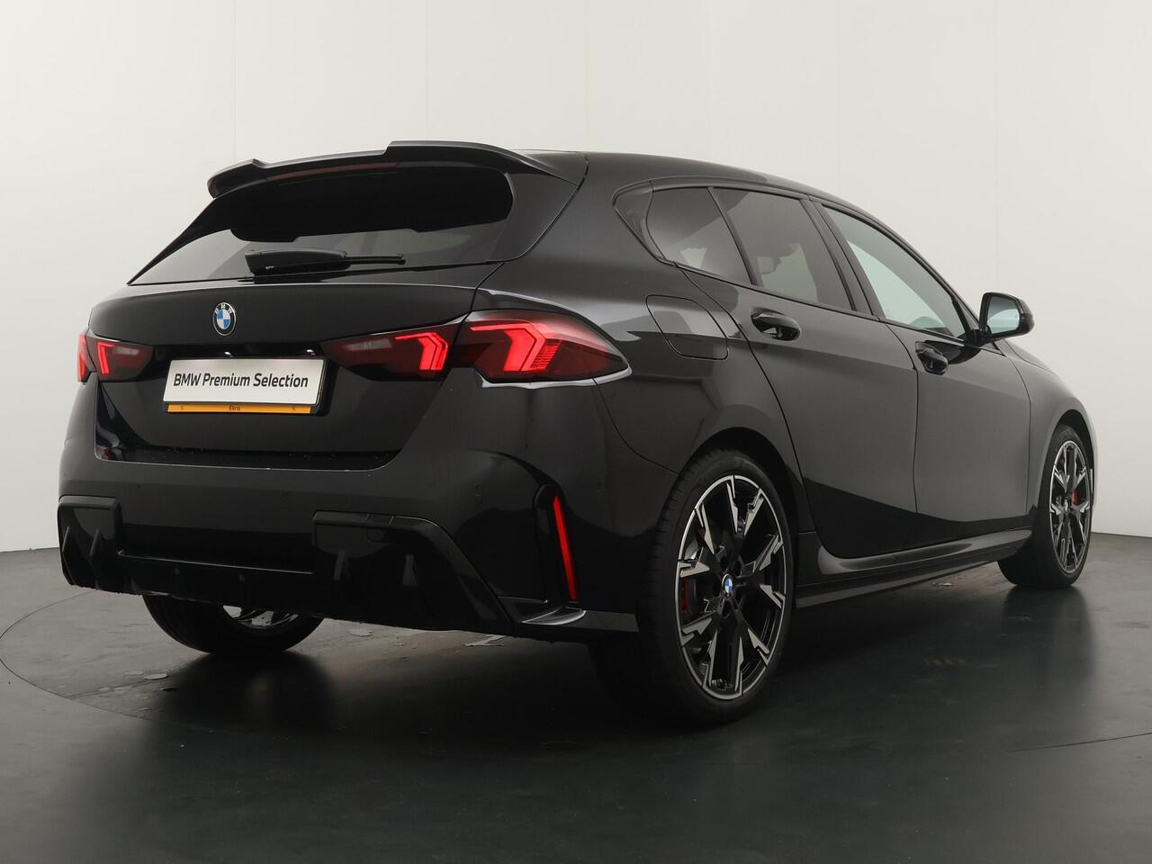 BMW 1-SERIE 123 xDrive | M Sport Pro | Travel Pack | Harman Kardon |