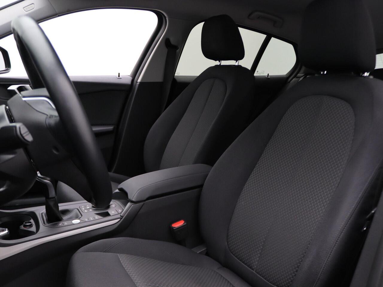 BMW 1-SERIE 5-deurs 118i Executive Edition | PDC | 16"