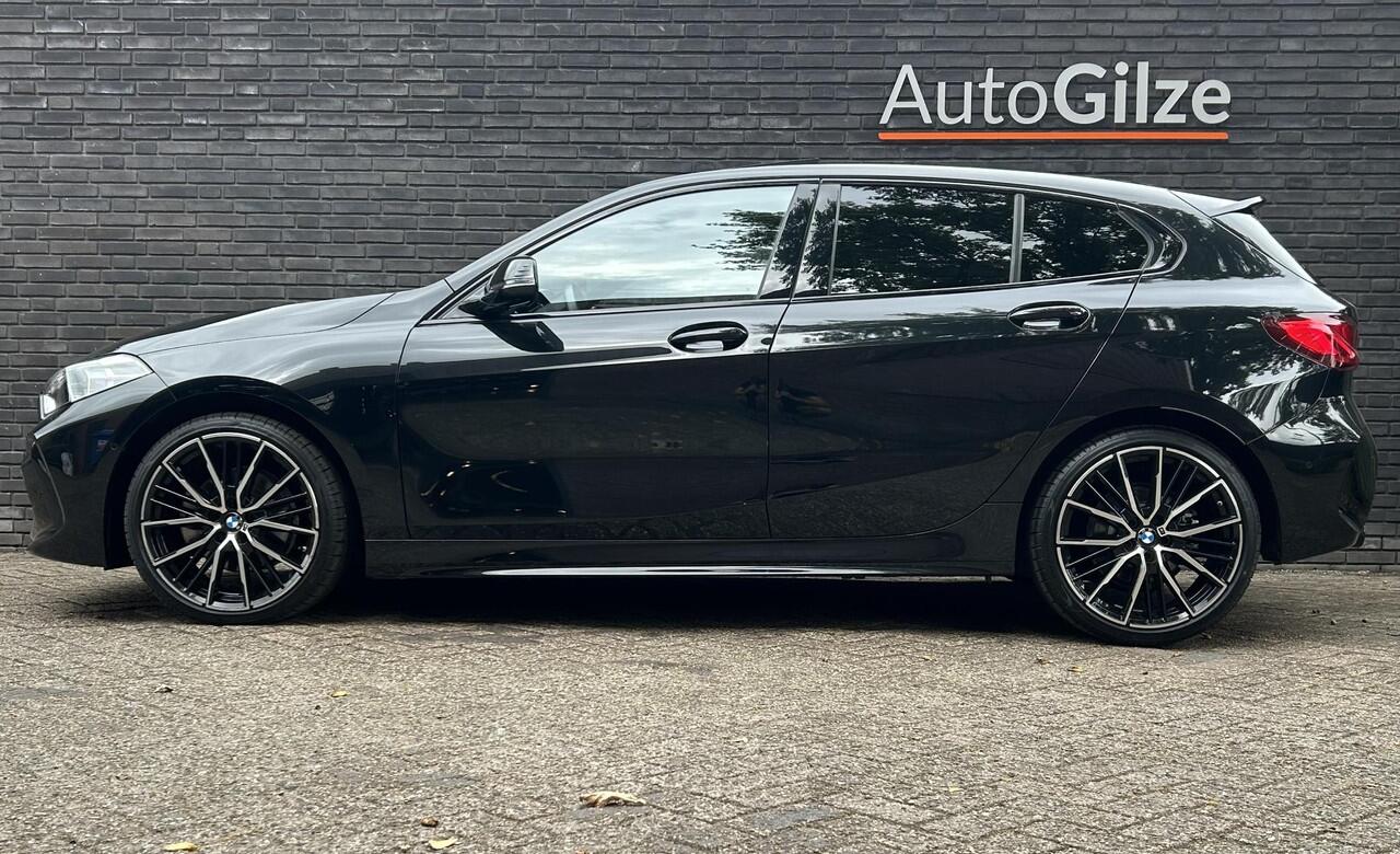BMW 1-SERIE 118i M-Sport l Panorama l Harman/Kardon l M-sport l Apple Carplay l