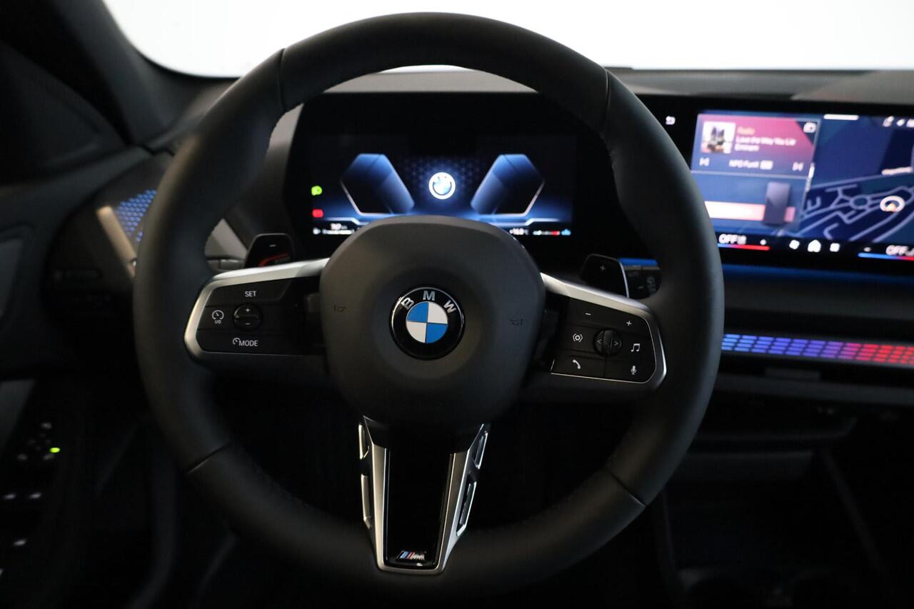 BMW 1-SERIE 120 M Sportpakket Pro | Alcantara | Stoel & Stuurwielverwarming | Dodehoekdetectie | Comfort Access | Achteruitrijcamera | Adaptieve LED