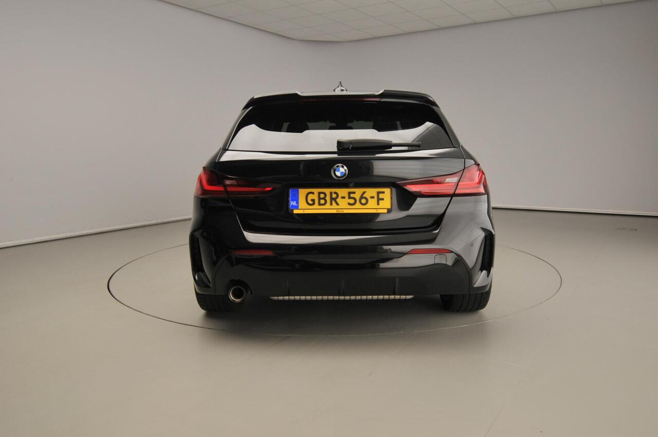 BMW 1-SERIE 5-deurs 118i | M-Sportpakket | LED | Leder | Navigatie | Schuifdak | Sportstoelen | Active cruise | DAB | Hifi speakers | Alu 19 inch
