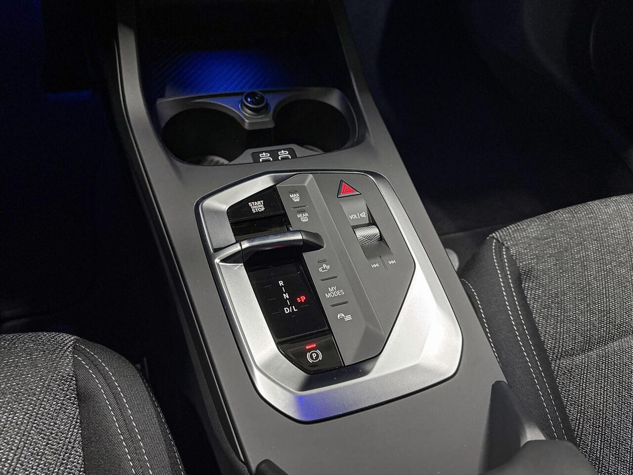 BMW 1-SERIE 120 | M-Sport Design | Driving Assistant | Parking Assistant | Stoelverwarming