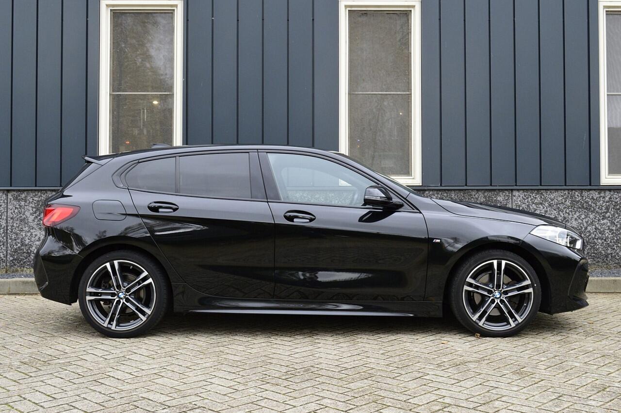 BMW 1-SERIE 118i M-Sport Rijklaarprijs-Garantie Leder Sport Interieur Navigatie Apple Carplay Led Airco