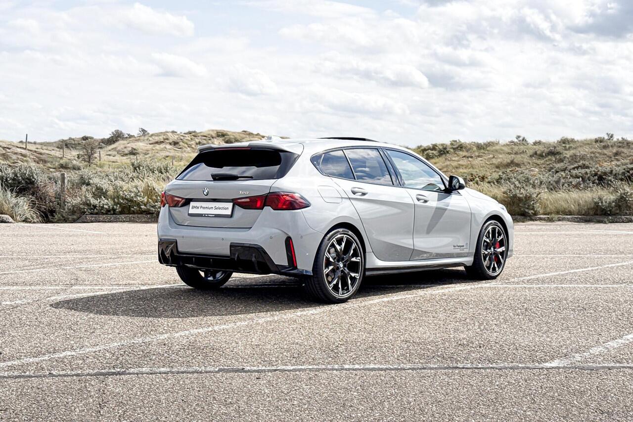 BMW 1-SERIE 120 M Sport Design Edition | M Sport | Glazen Panoramadak | Harman Kardon | Comfort Access |