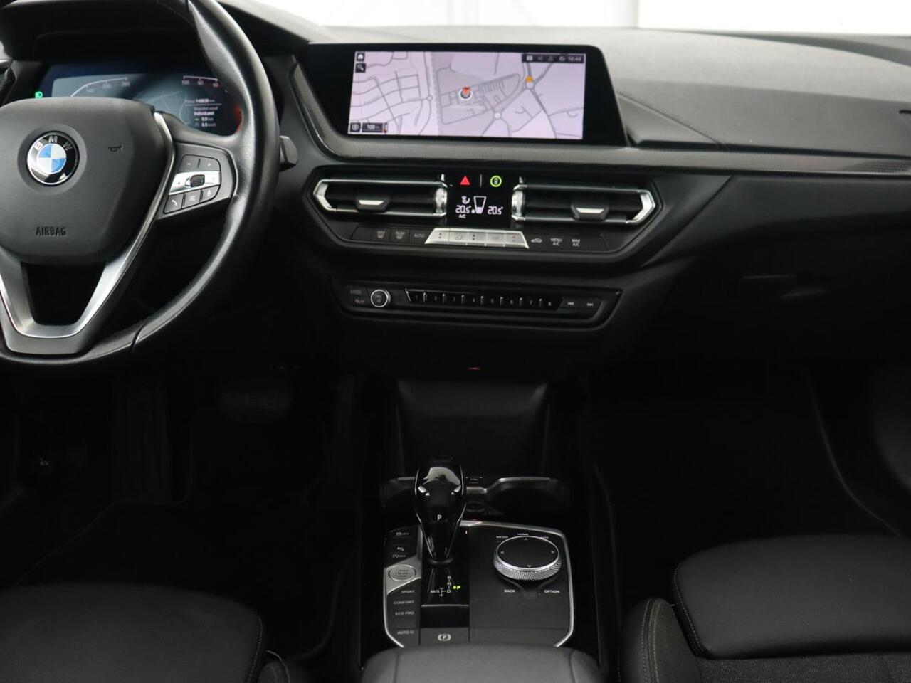 BMW 1-SERIE 118i Executive | Sport Line | Carplay | Sportstoelen | Full LED | Live Cockpit | Navigatie | Climate control | Parkeerhulp | Cruise control