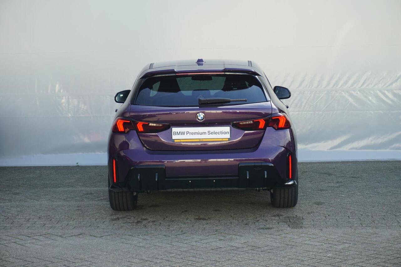 BMW 1-SERIE 120 M Sport Pro | Harman Kardon / Head-up / Rondomzicht camera's / Elektrisch verstelbare stoelen