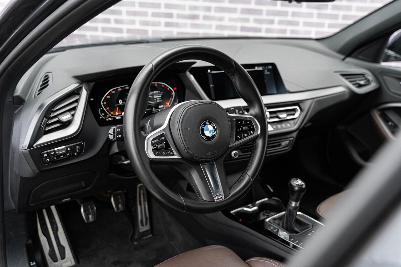 BMW 1-SERIE 116i Business Edition Plus | M-Sport | Cruise Control | LED Koplampen | Stoelverwarming | BMW Live Dashboard | Sportstoelen | Climate Control