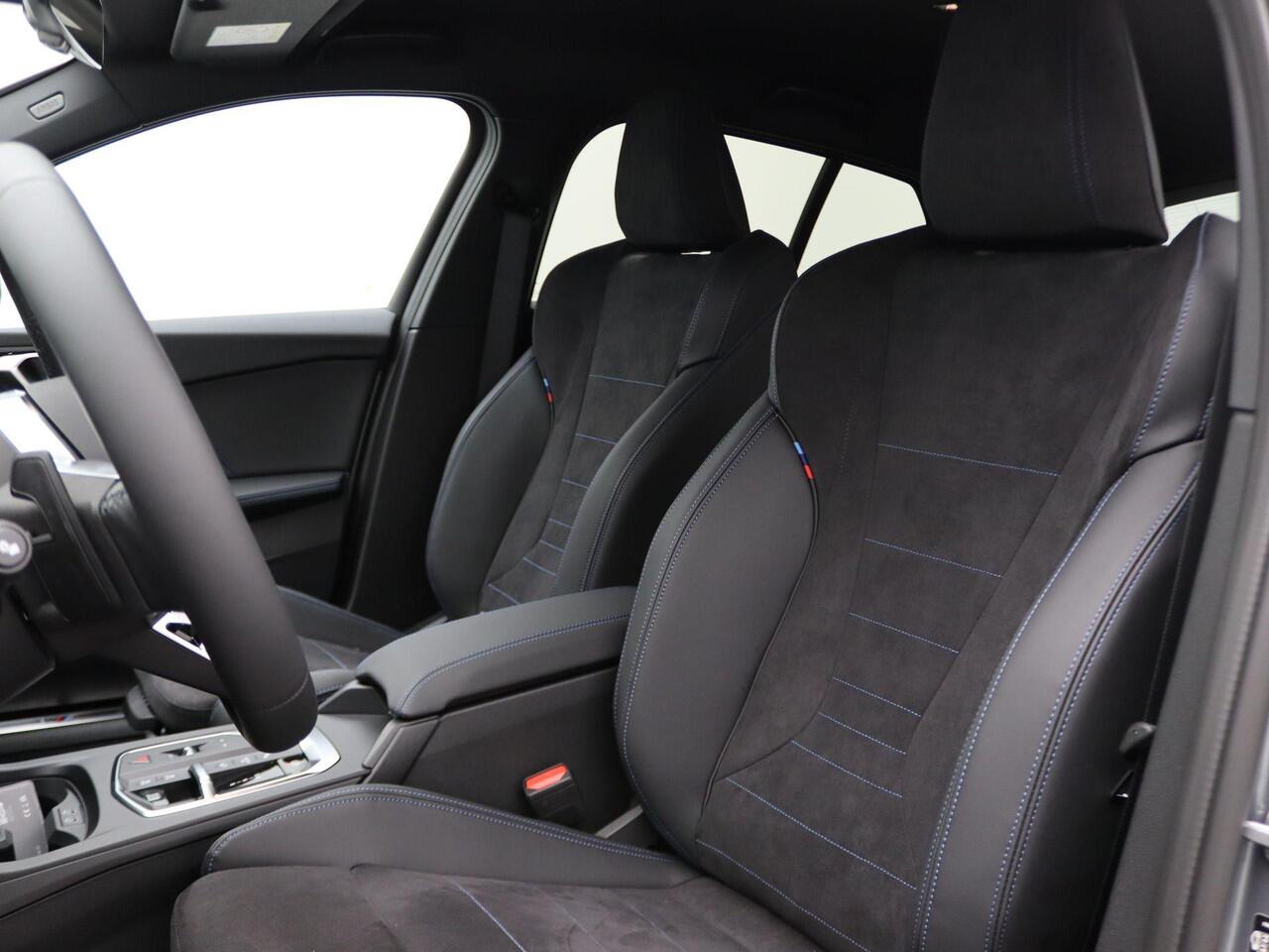 BMW 1-SERIE 120 M Sportpakket | Premium Pack | Stuurwielrand Verwarmd | Comfort Access | Driving Assistant | 18''