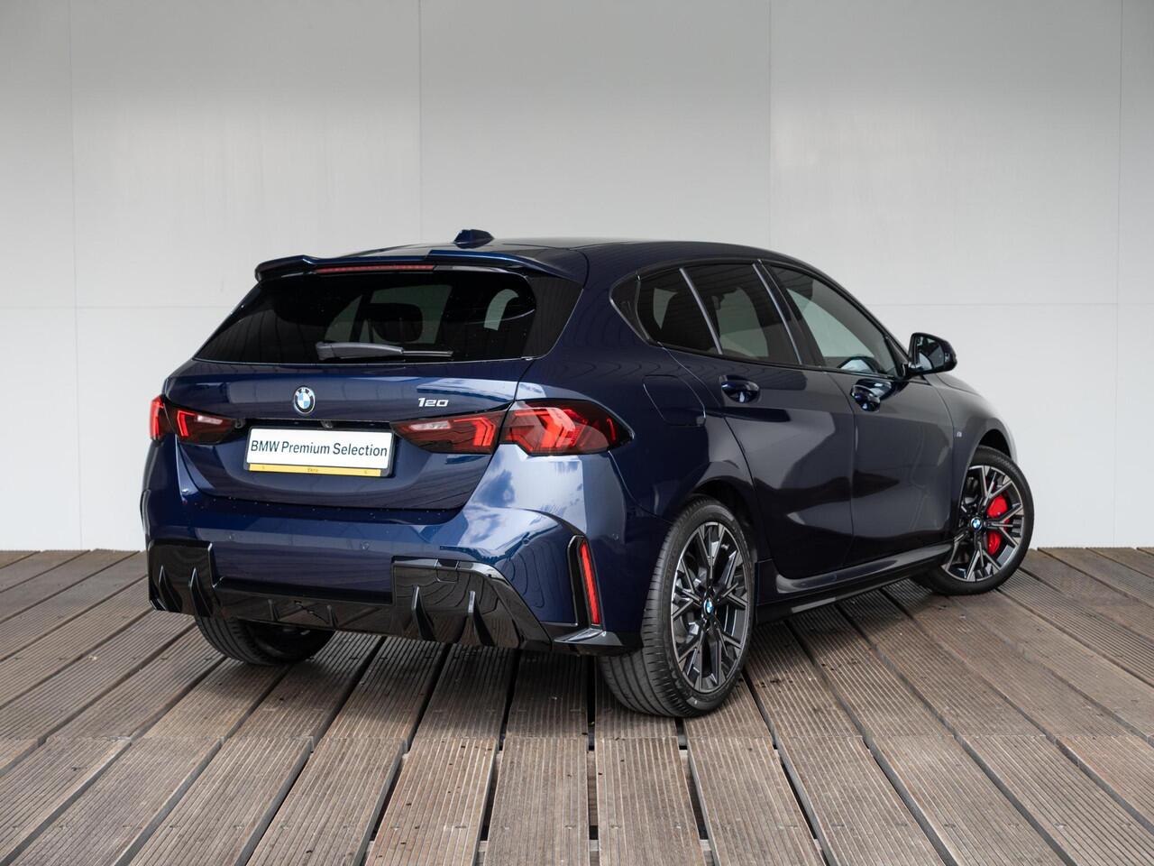 BMW 1-SERIE 120 | M Sportpakket Pro | Premium Pack | Verwarmd Stuurwiel | Comfort Access | Achteruitrijcamera | Stoelverwarming | Harman-Kardon | Ekris Selection