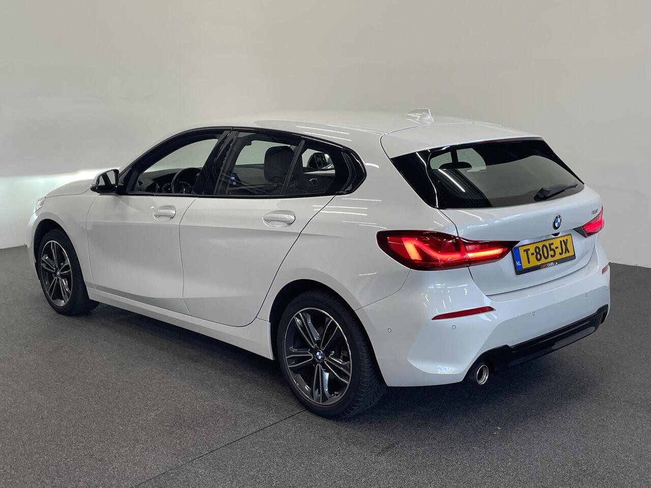 BMW 1-SERIE 118i Sportline Business Edition Aut. Navigatie Apple Carplay/Android Auto Camera Parkeersensoren Cruise Control Virtual Cockpit Sfeerverlichting Ledverlichting Climate Control Lichtmetalen velgen