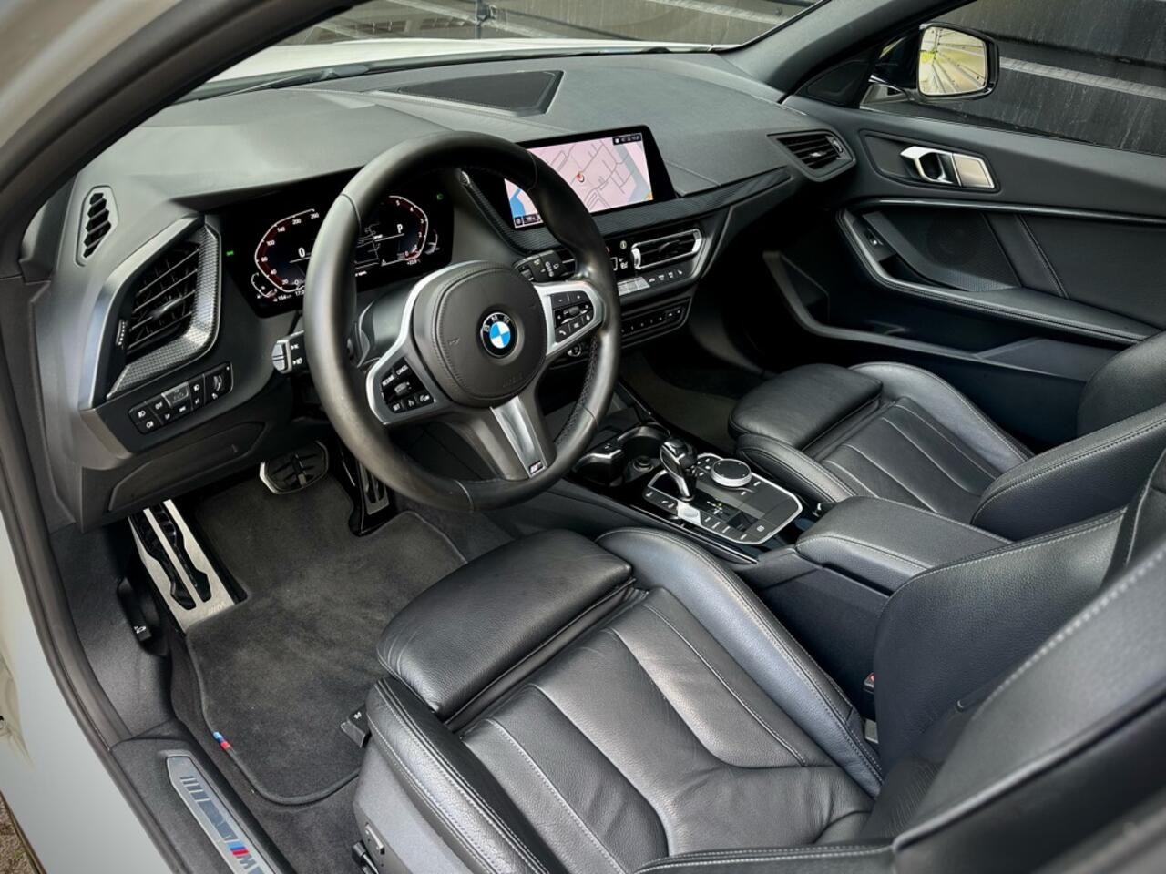 BMW 1-SERIE 118i M135 M-PERFORMANCE PANO|SCHAALSTOEL|HiFi|LEDER