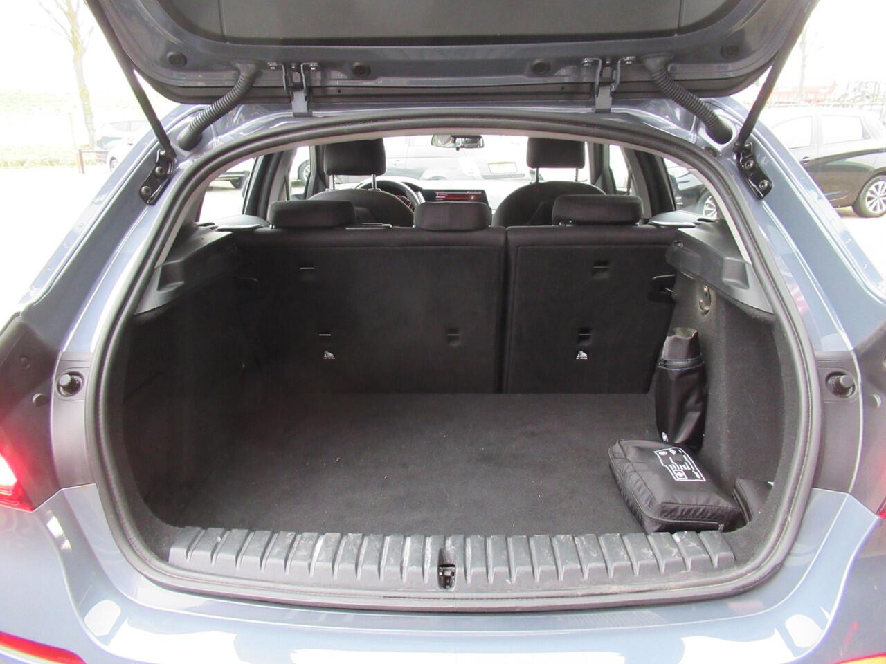 BMW 1-SERIE 118i Executive Edition Automaat. | Clima-Airco | Apple Carplay | Parkeersensoren | Incl. BOVAG Garantie | DAB+ |