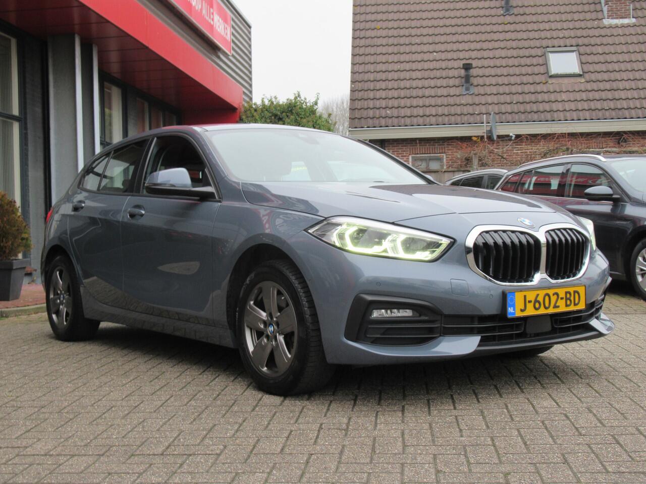 BMW 1-SERIE 118i Executive Edition Automaat. | Clima-Airco | Apple Carplay | Parkeersensoren | Incl. BOVAG Garantie | DAB+ |