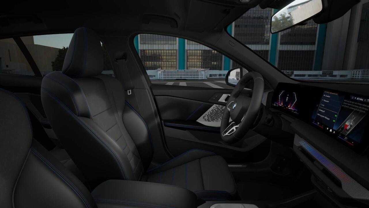 BMW 1-SERIE 120 M Sport Automaat / Sportstoelen / M Adaptief onderstel / Parking Assistant / Driving Assistant / Extra getint glas achter