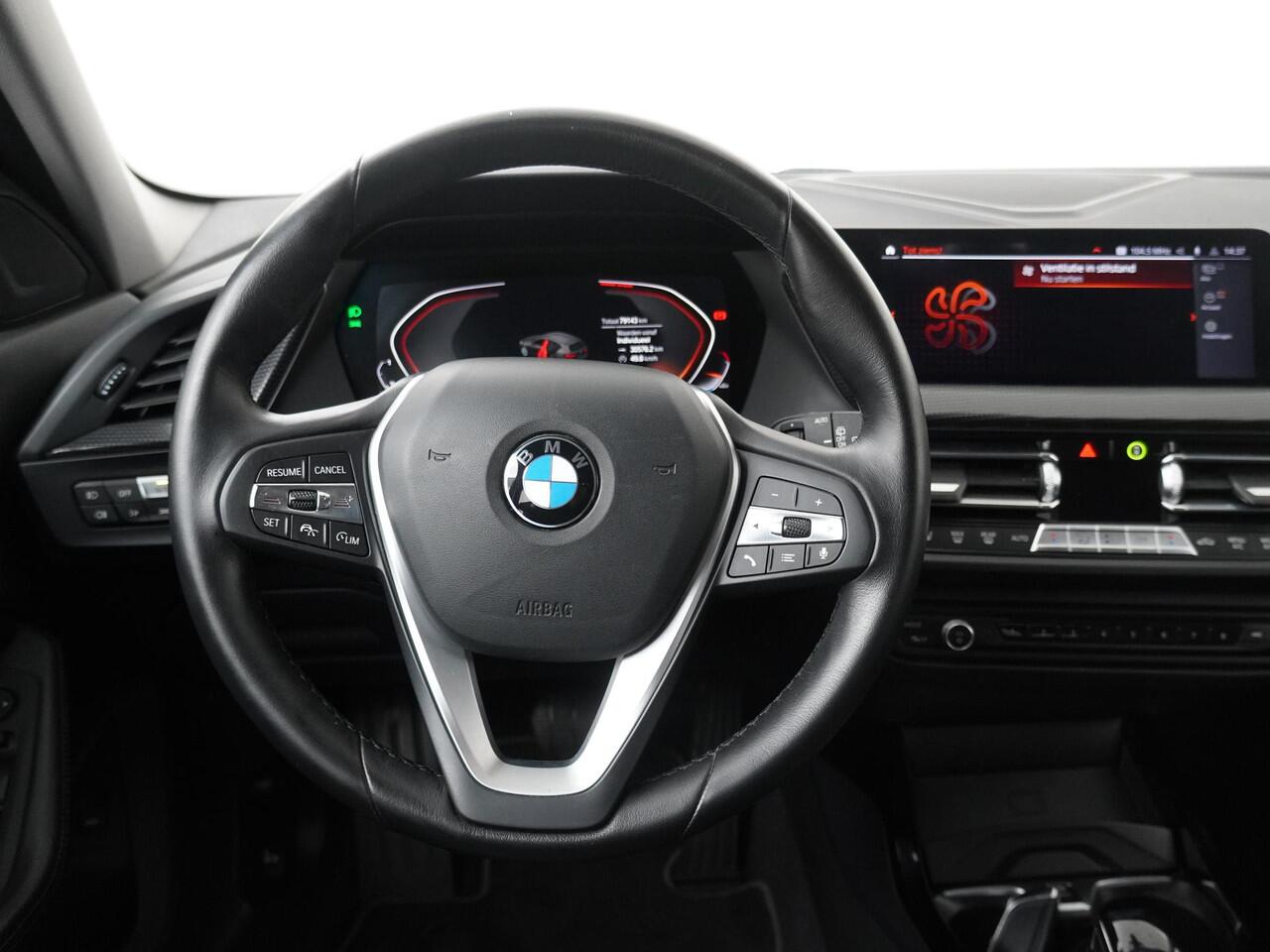 BMW 1-SERIE 118i High Executive Edition | Stoelverwarming | Cruise Control | NAVI |