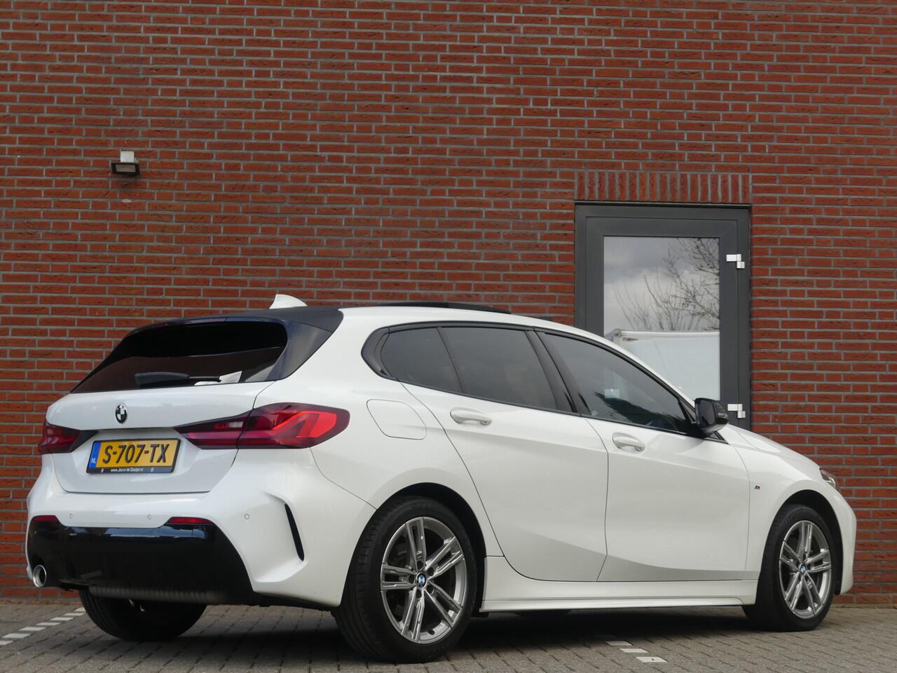 BMW 1-SERIE 118i High Executive / M-Sport / Panodak / Sfeer