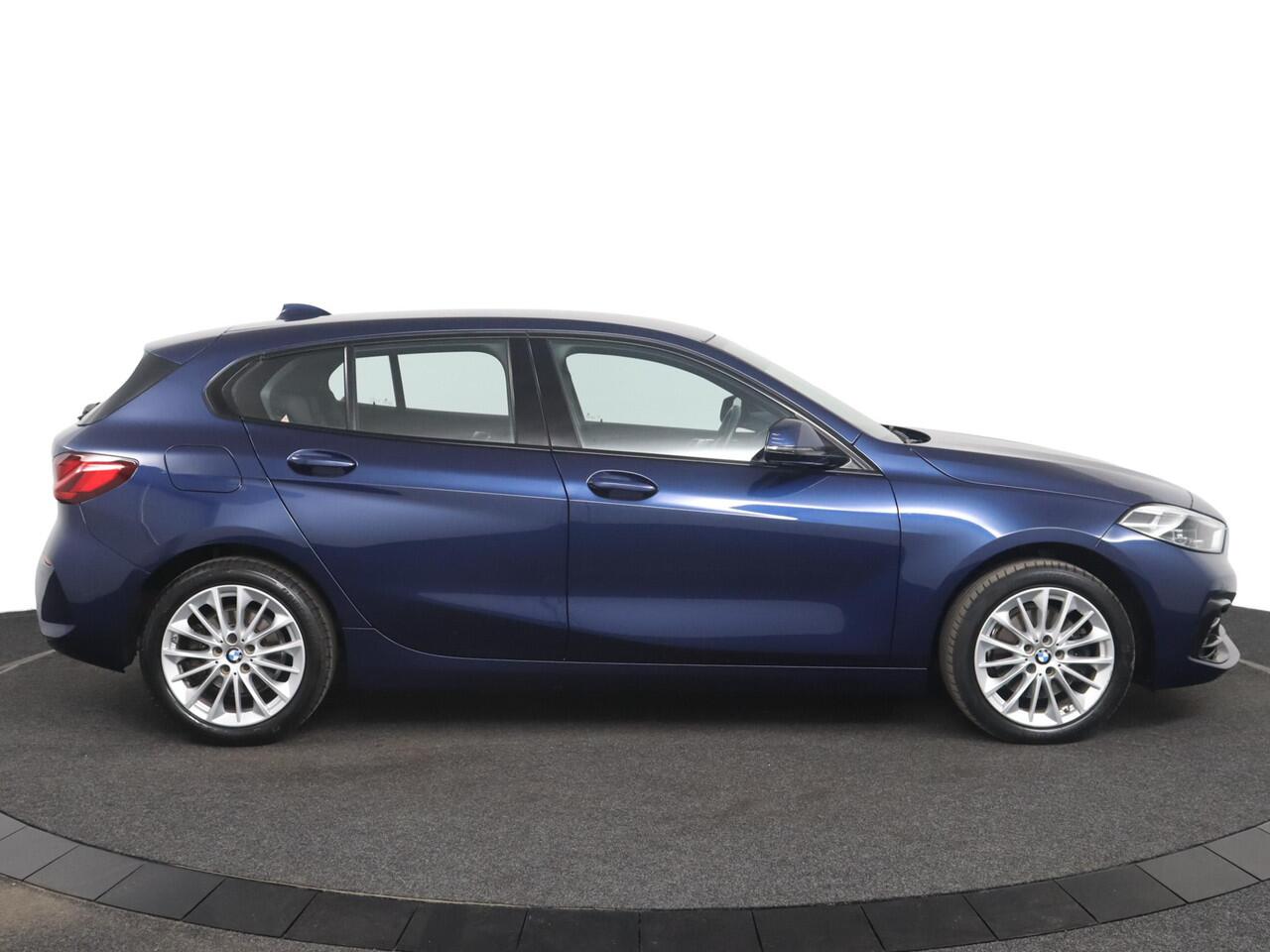 BMW 1-SERIE 118i Executive Edition Sport Line | Audio Media Pack | Parkeersensoren | Climate Control | LED | HiFi