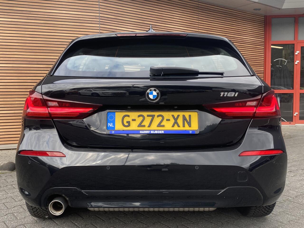 BMW 1-SERIE 118i Executive Edition Lm velgen / Navigatie / Carplay