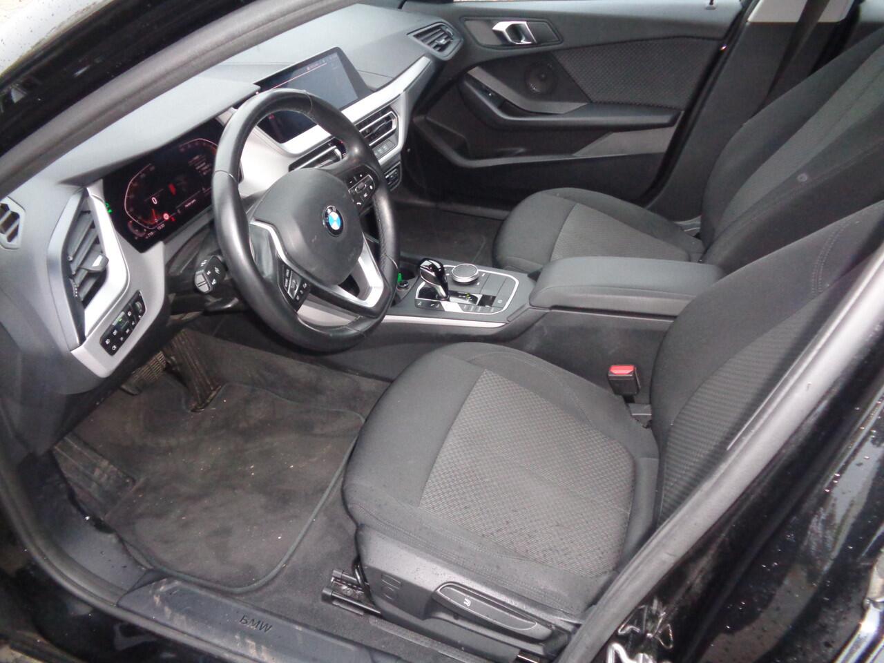 BMW 1-SERIE 116i Business Edition Automaat, ECC, Digidash, LMV, Led, Navigatie, Carplay/android auto