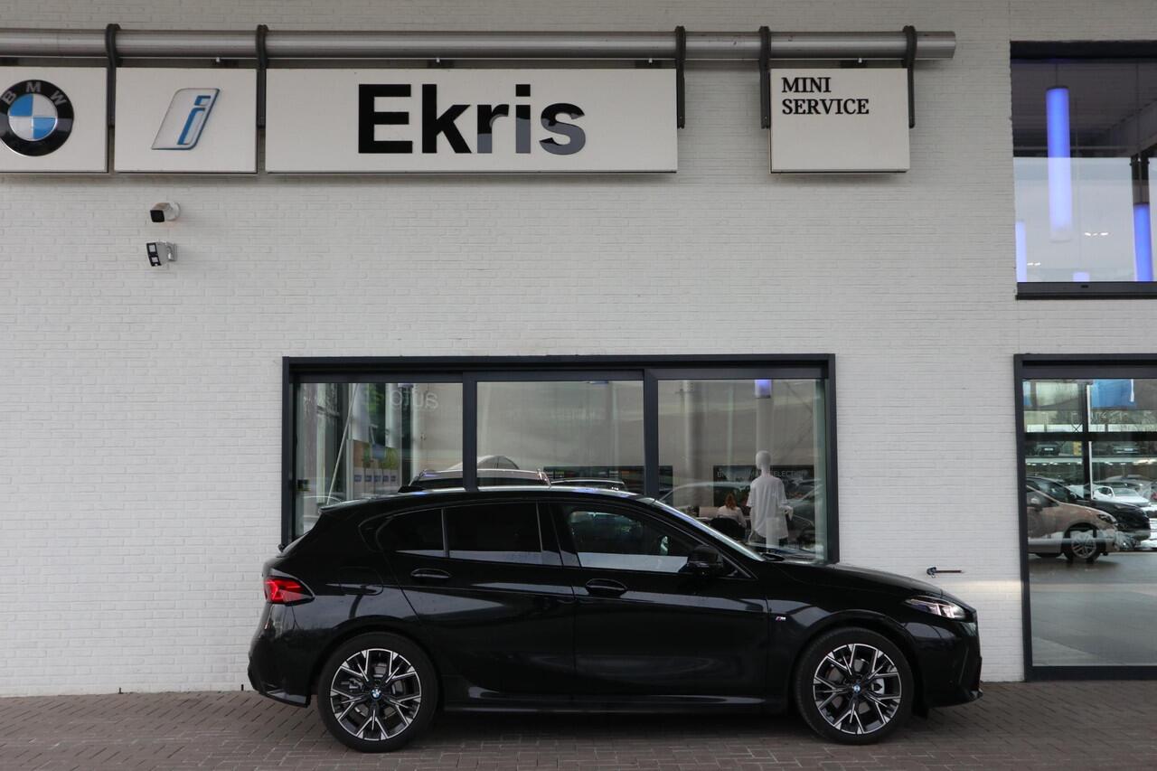 BMW 1-SERIE 5-deurs 120 M Sport Design Edition | Premium Pack | Harman Kardon | Camera | Stoelverwarming | Parkeersensoren | Comfort Access | Parkeersensoren voor en achter