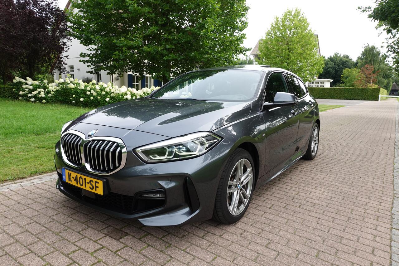 BMW 1-SERIE 118i High Executive M-Sport | Panodak | Stoelverw. | LED | DAB | Camera | BTW |