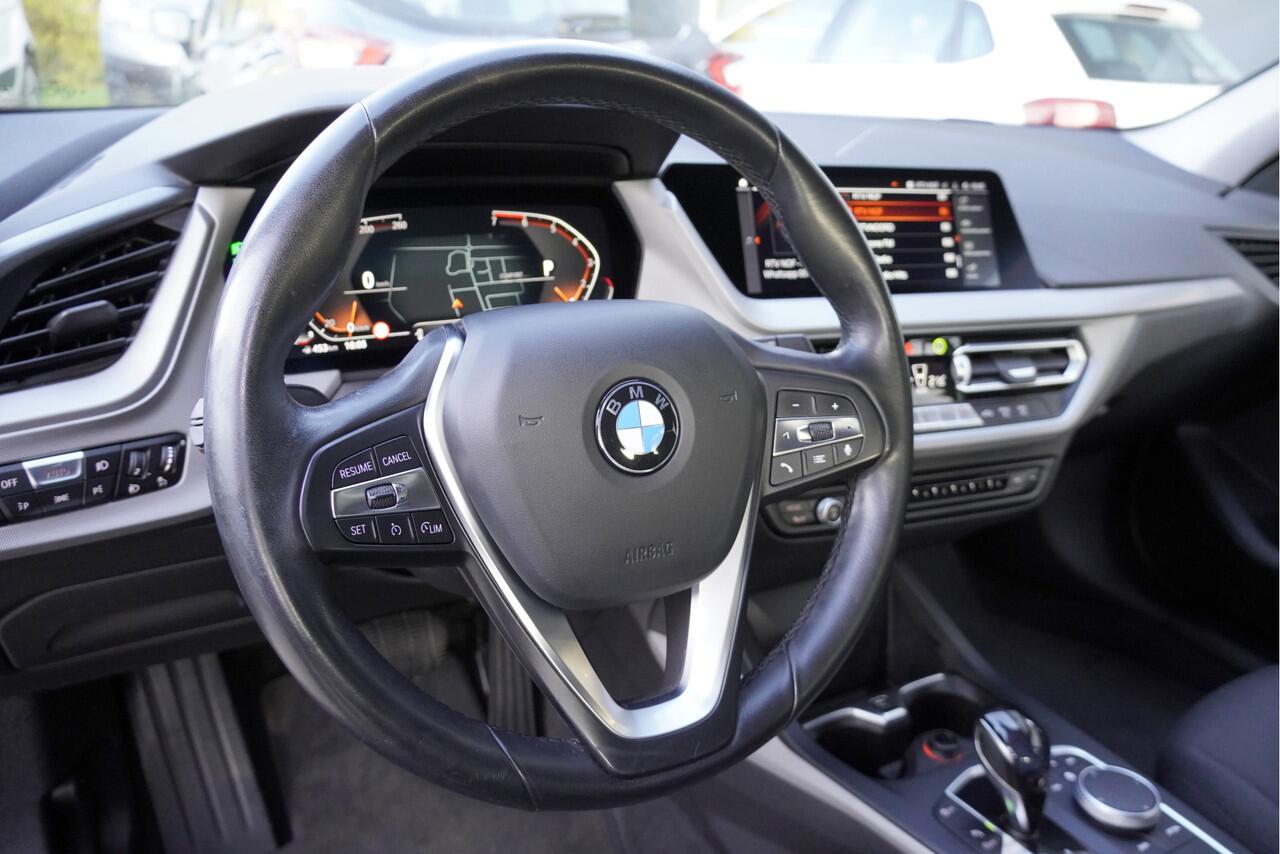 BMW 1-SERIE 118i Automaat! 5drs Executive BJ2020 Lmv 16" | Led | Pdc | Navi | Virtual cockpit | Climate control | Cruise control | Getint glas