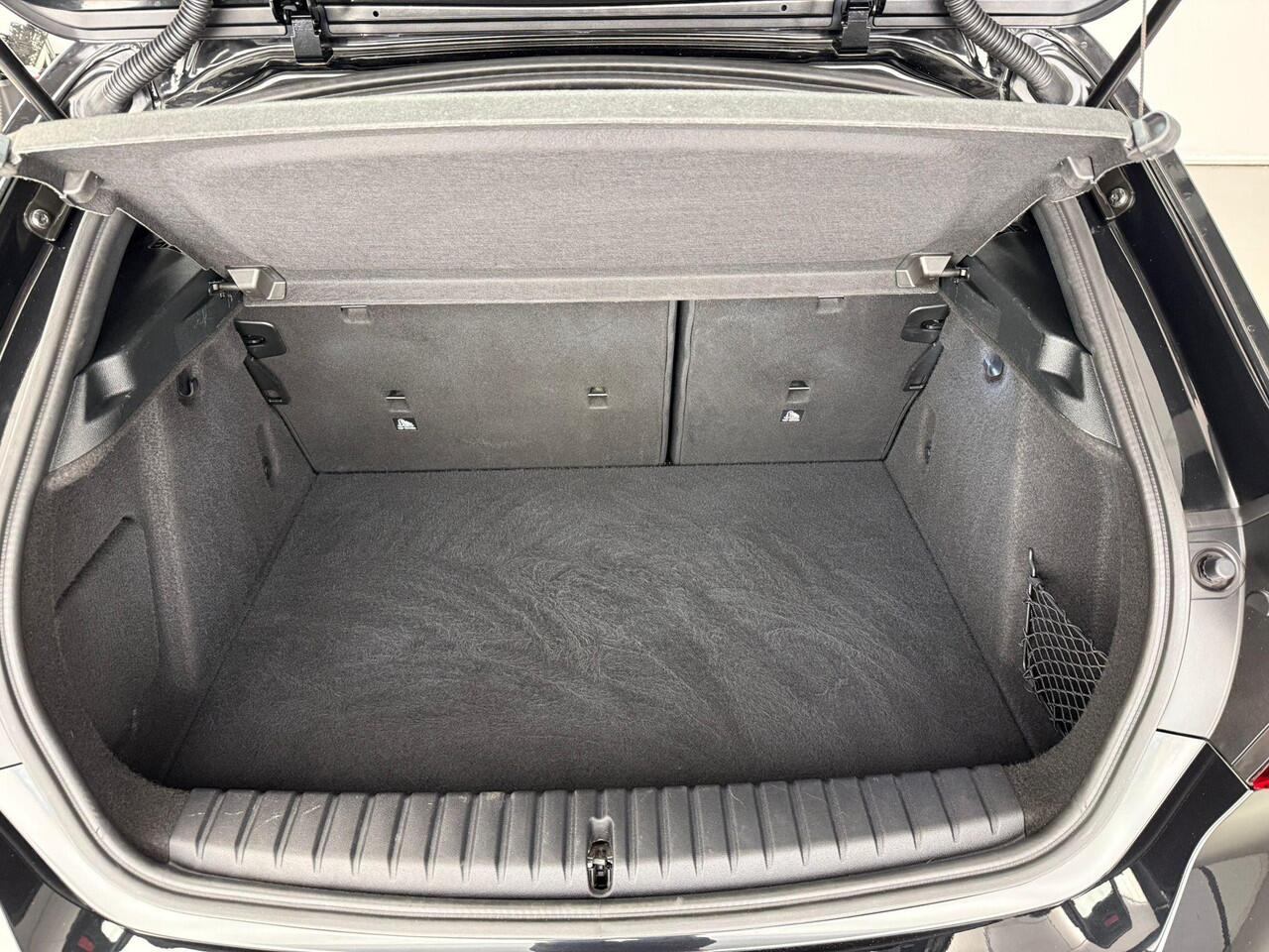 BMW 1-SERIE 5-deurs 118i | M-Sportpakket | LED | Navigatie | Sportstoelen | Sportonderstel | DAB | Alu 17 inch