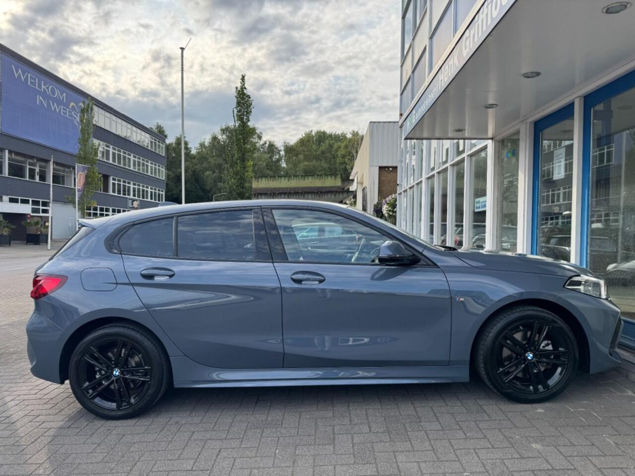BMW 1-SERIE 118i High Executive I M-sport pakket I Apple Carplay I HUD I Leer