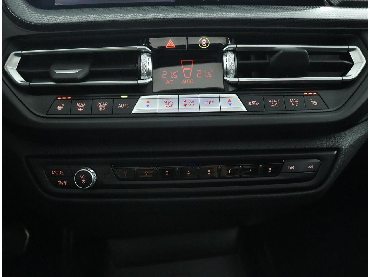 BMW 1-SERIE 118i | M Sportpakket | Panoramadak | Trekhaak