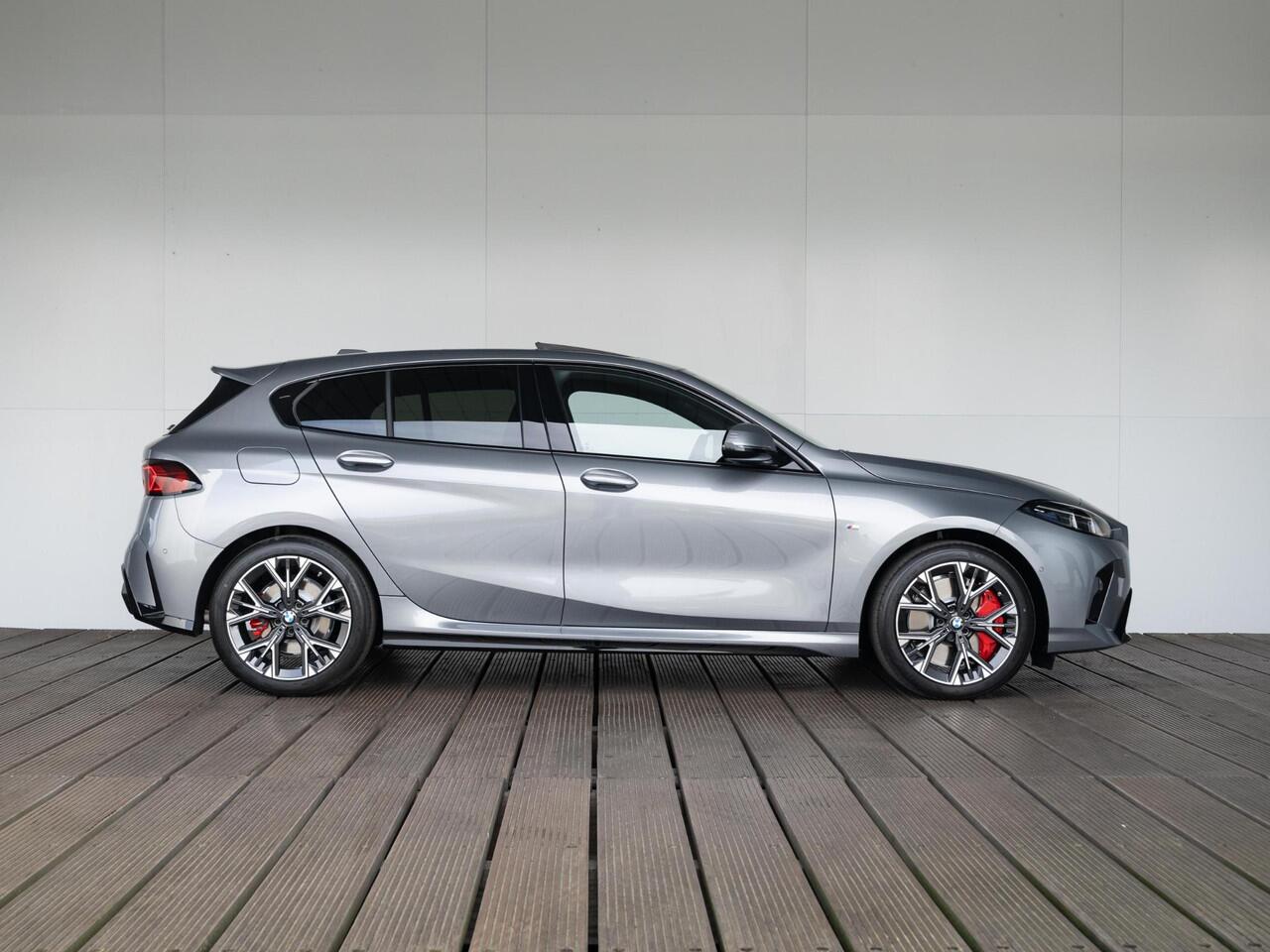 BMW 1-SERIE 120 | M Sportpakket Pro | Comfort Access | Panoramadak | Harman-Kardon | Verwarmd Stuurwiel | 18'' | Ekris Selection