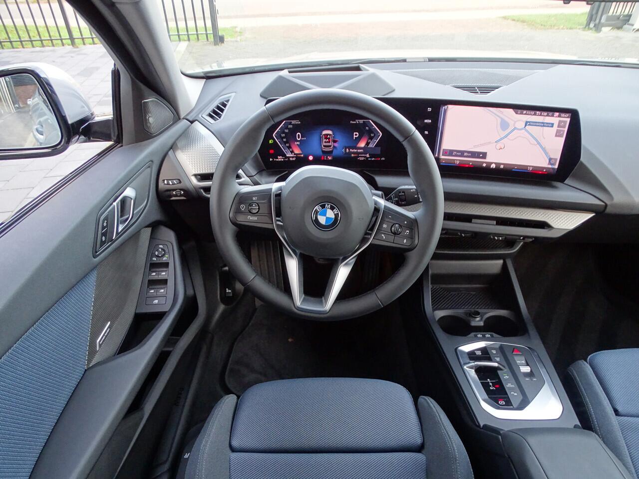 BMW 1-SERIE 120 M Sport Design Edition Head-Up Ada.Led Park.Plus Driv. Ass. Head-up Harman/Kardon 18''LM Velgen