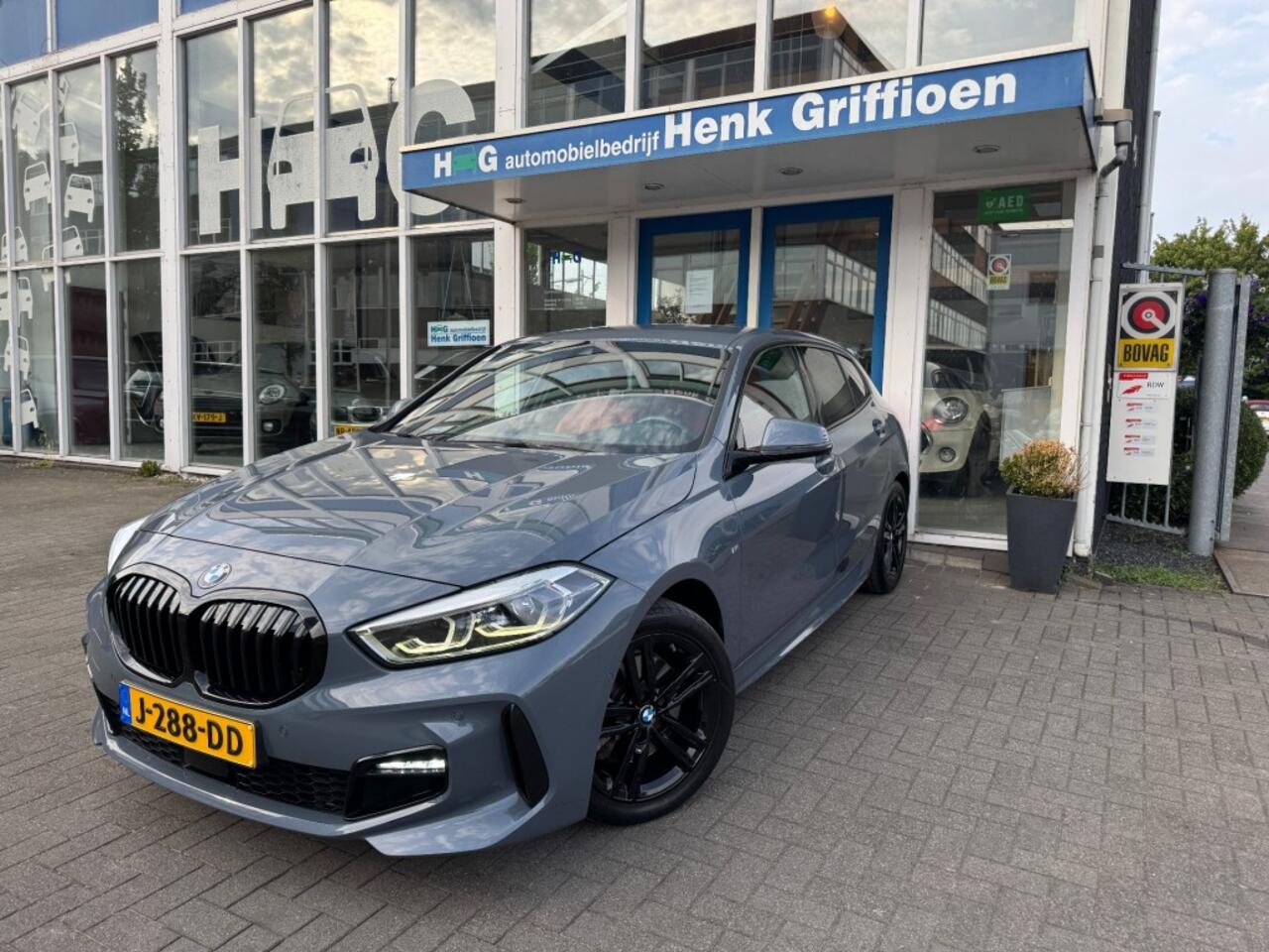 BMW 1-SERIE 118i High Executive I M-sport pakket I Apple Carplay I HUD I Leer