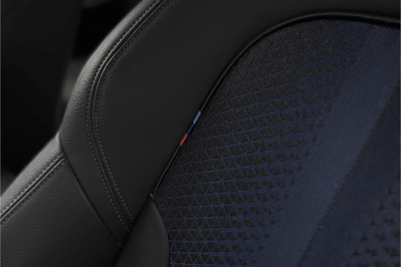 BMW 1-SERIE 118i M-sport | Stoel + Stuurverwarming | Camera | Adaptive Cruise | 2024