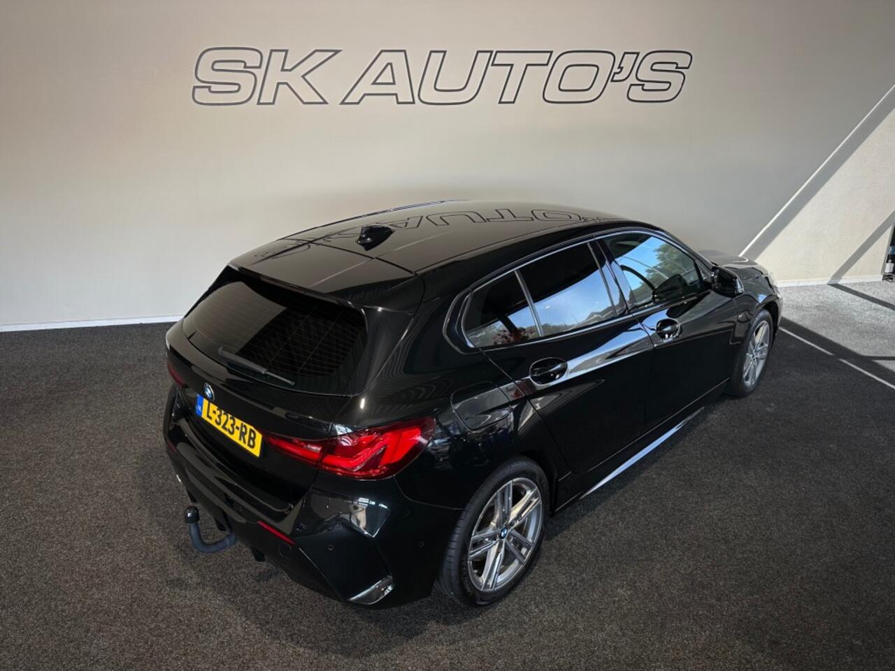 BMW 1-SERIE 118I BNS EDITION M-PAKKET l LED l CAMERA l 17INCH l PDC l