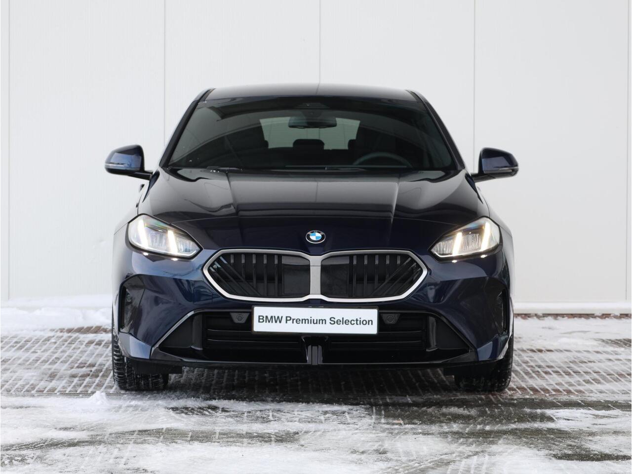 BMW 1-SERIE 120 M Sport Design Edition M Sportpakket/ Stuurwielrand verwarmd/ Achteruitrijcamera/ Getint Glas/ Sportstoelen/ Stoelverwarming/ Driving Assistant