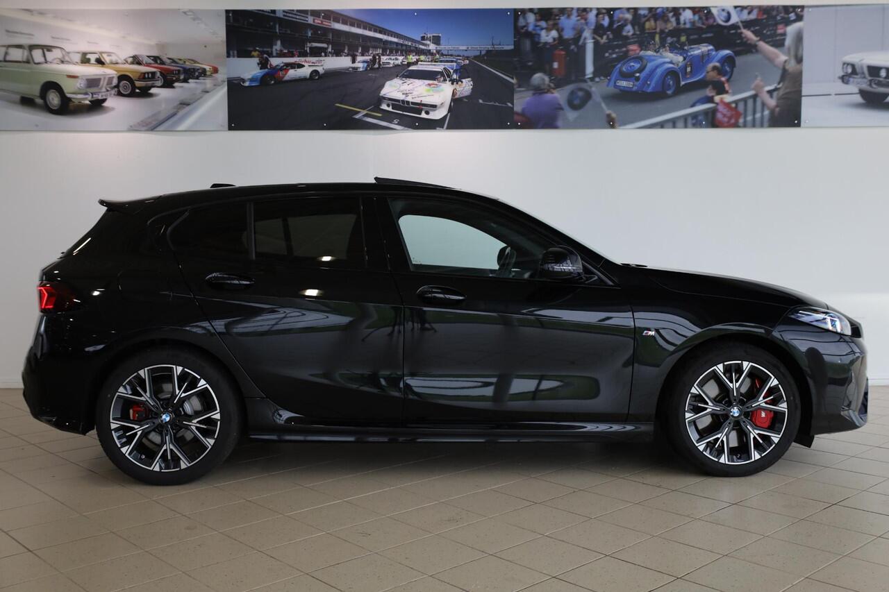 BMW 1-SERIE 120 | M Sportpakket Pro | Premium Pack | Panorama Dak | Trekhaak