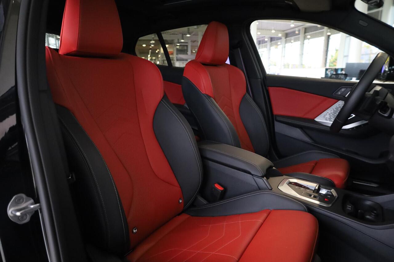 BMW 1-SERIE 120 | M Sportpakket Pro | Premium Pack | Panorama Dak | Trekhaak