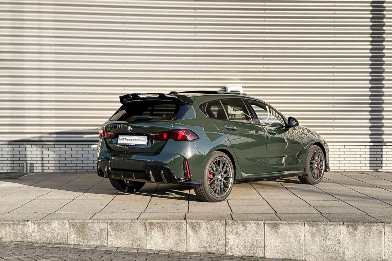 BMW 1-SERIE 123 xDrive | M Performance Parts | | M Sport Pro | Innovation Pack | Panoramadak | Driving Assistant Plus | Harman-Kardon