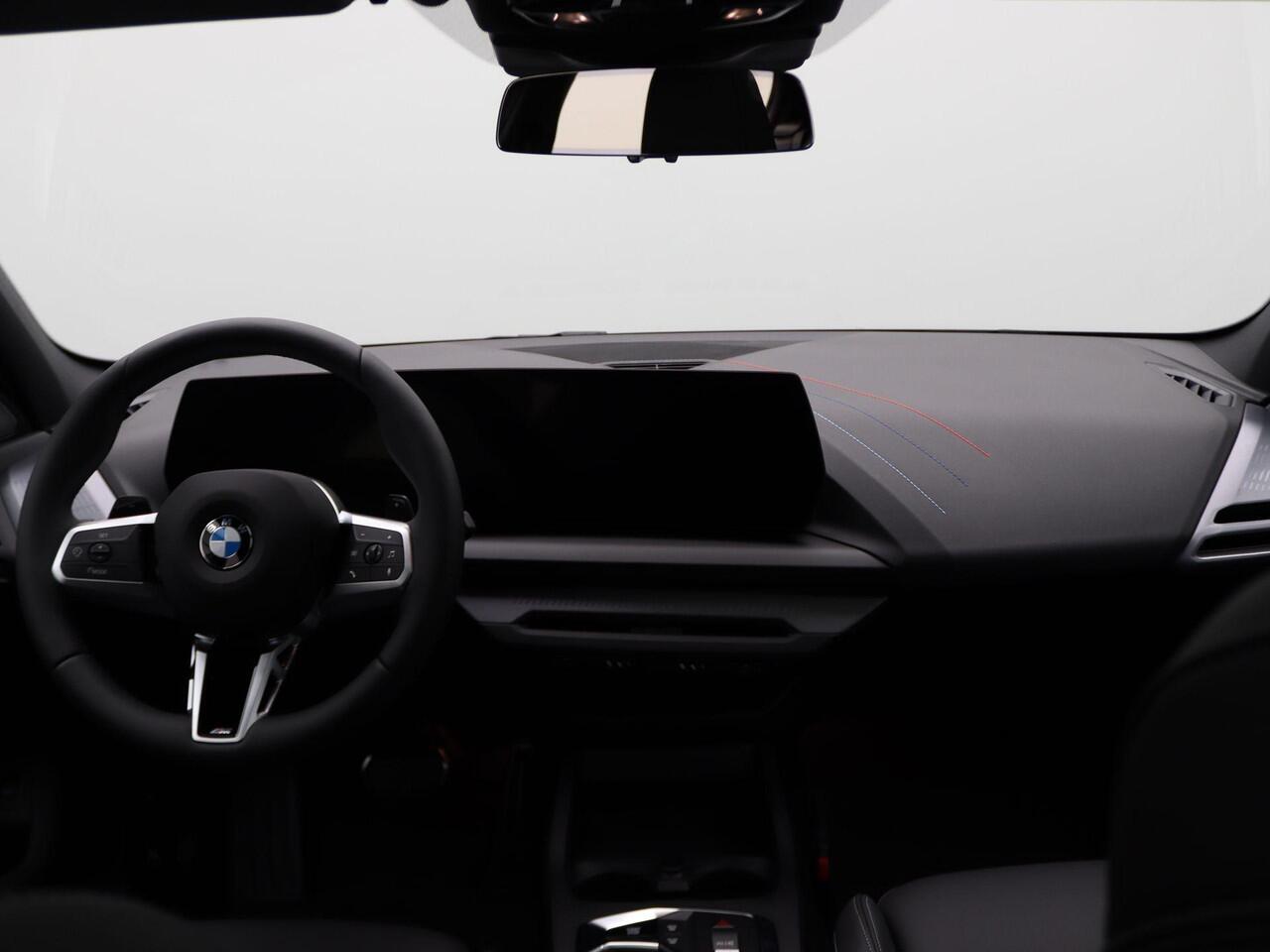 BMW 1-SERIE 120 M Sportpakket Pro | Premium Pack | Stuurwielrand Verwarmd | M Adaptief onderstel | Panoramadak | Driving Assistant | DAB | Harman Kardon | 19''