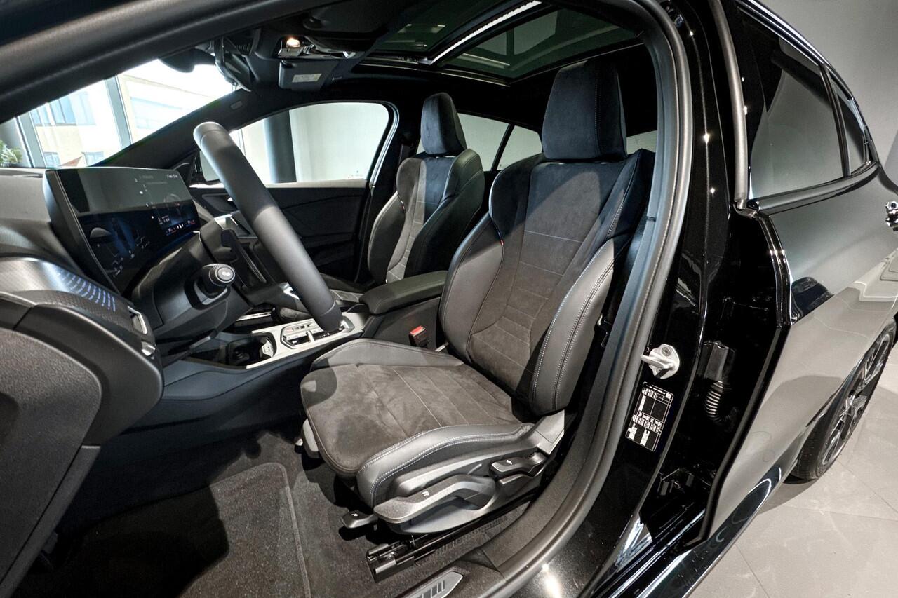 BMW 1-SERIE 120 M Sport Design Edition | Glazen Panoramadak | Harman Kardon | Stoelverwarming | Achteruitrijcamera |