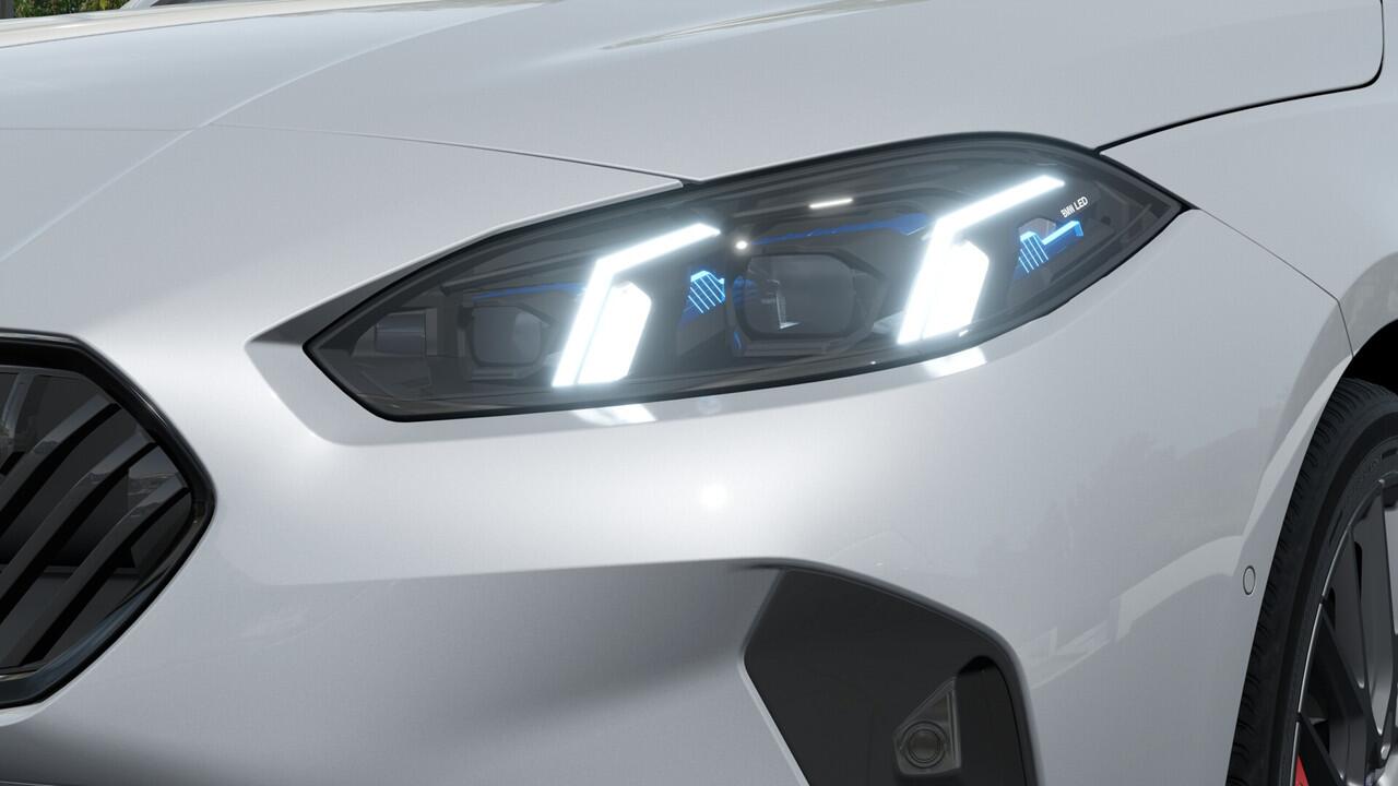 BMW 1-SERIE 120 M Sport Automaat / Panoramadak / Sportstoelen / Achteruitrijcamera / Adaptieve LED / M Adaptief onderstel / Parking Assistant / Stoelverwarming