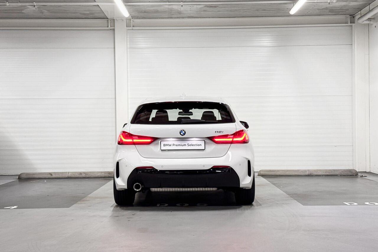 BMW 1-SERIE 118i Business Edition | M-Sport | Cruise Control | HiFi