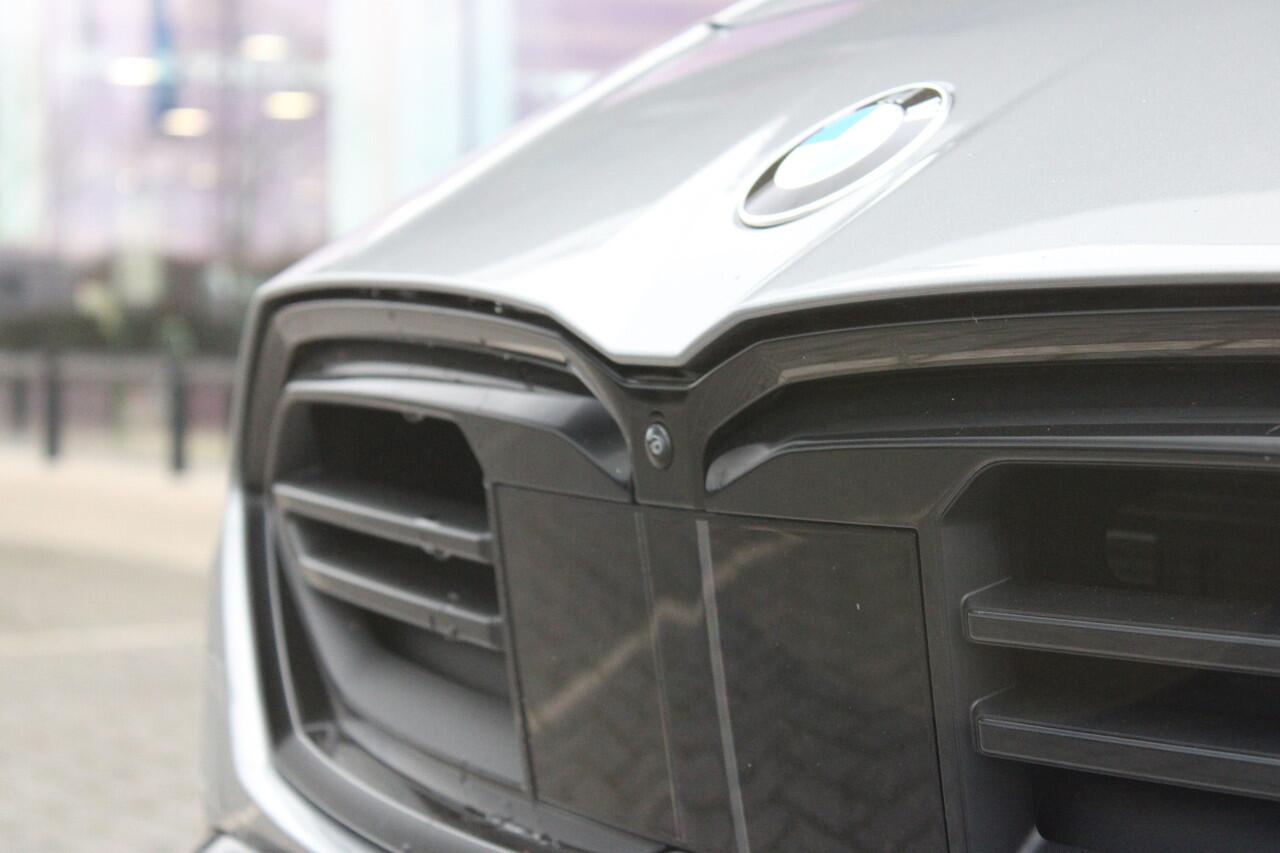 BMW 1-SERIE M135 xDrive High Executive M Sport Automaat / Panoramadak / M Sportstoelen / M Adaptief onderstel / Adaptieve LED / Parking Assistant Plus / Head-Up / Harman-Kardon