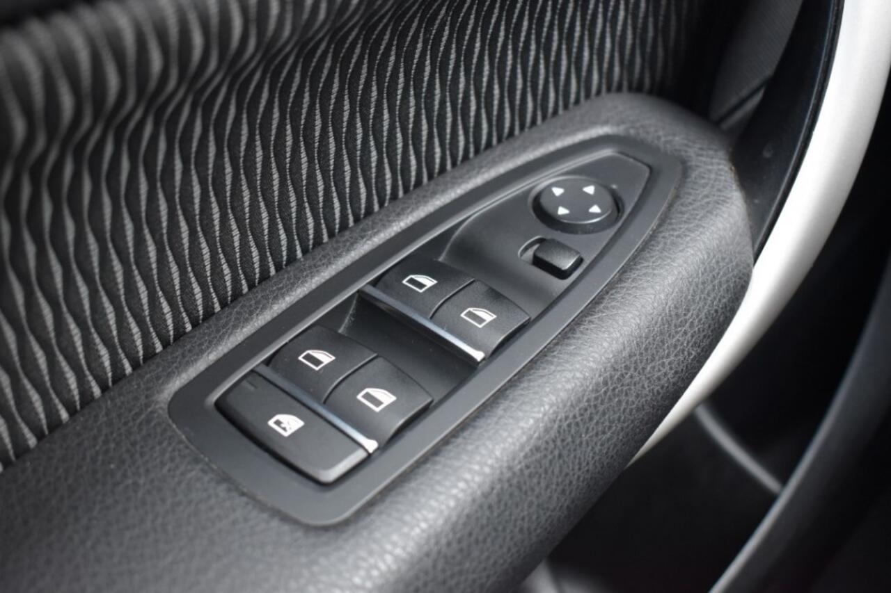 BMW 1-SERIE 116I 5DRS. / 18inch M SPORT / APPLE CARPLAY + NAVI / P.CAM + PDC V+A