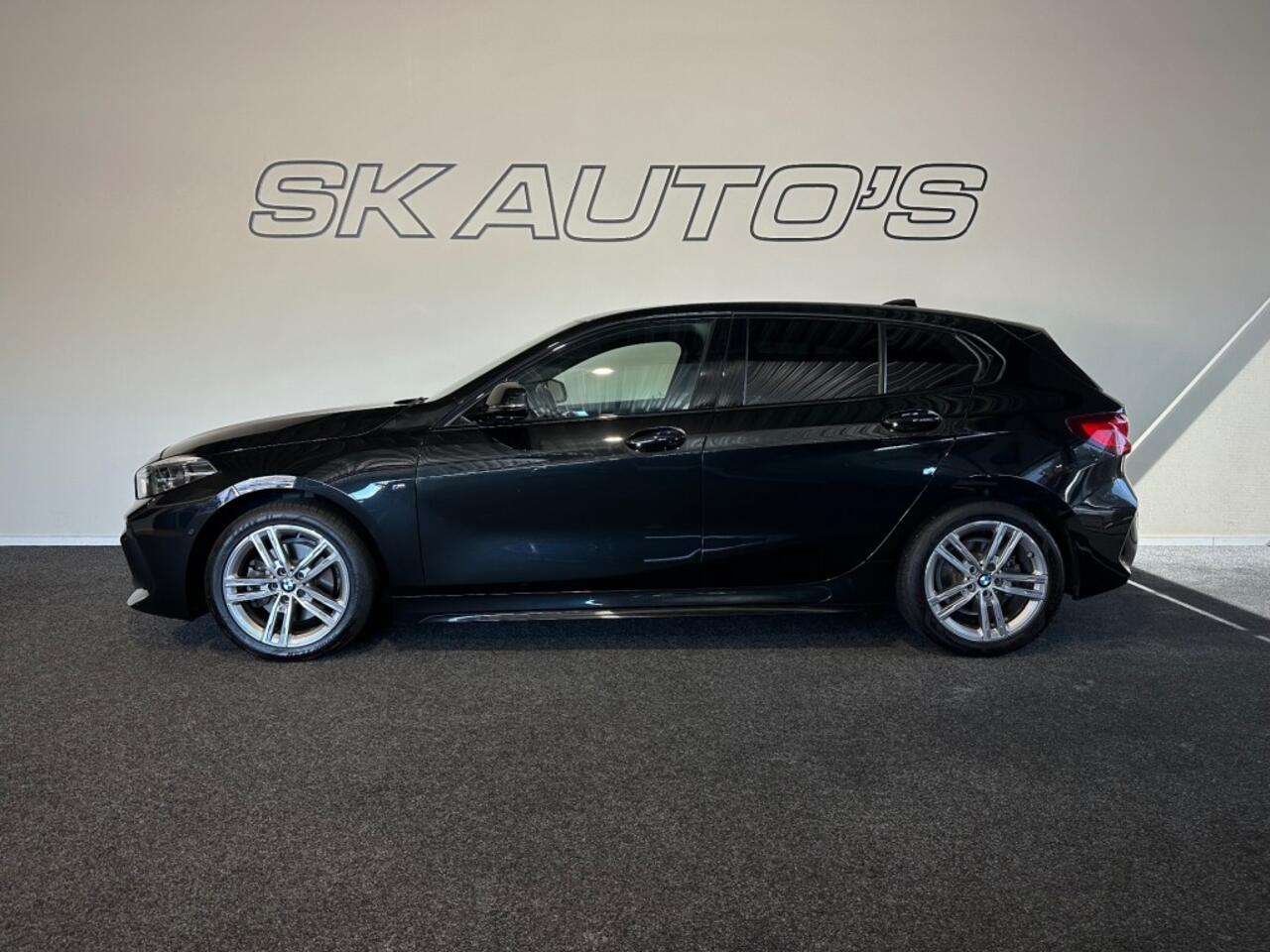 BMW 1-SERIE 118I BNS EDITION M-PAKKET l LED l CAMERA l 17INCH l PDC l