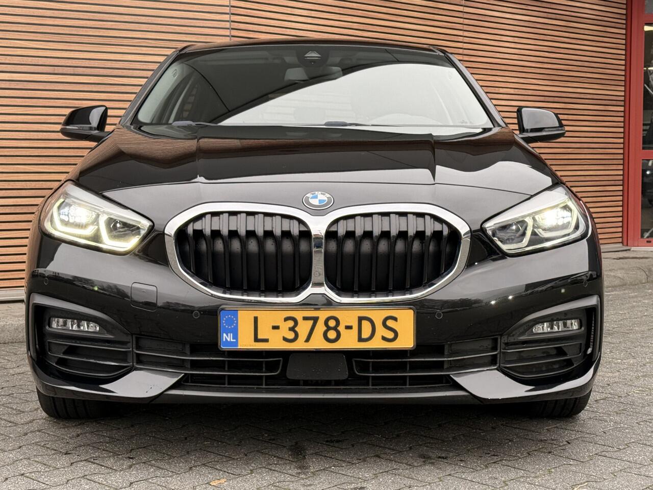 BMW 1-SERIE 118i Business Edition Navi / Caryplay / Clima / Lm Velgen