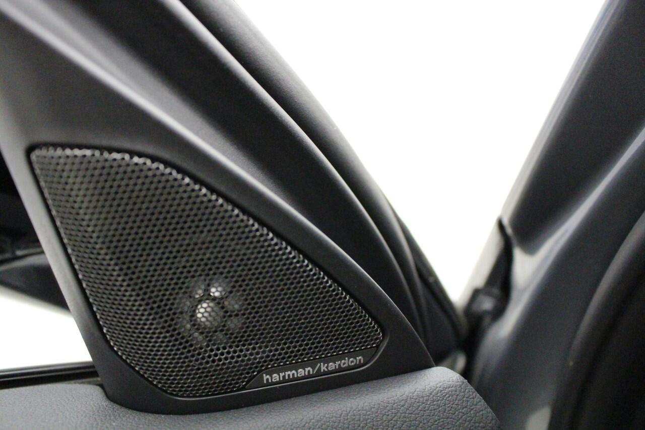 BMW 1-SERIE M135i xDrive | 19" | Panorama | Harman Kardon | Camera | Leder | Head-Up | El. Stoelen met Memory | PPF