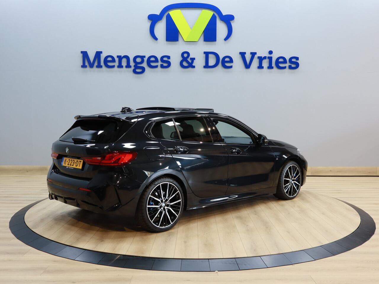 BMW 1-SERIE 118i M Sport Kuipstoelen Airco ECC | Panorama | Harman Kardon | Memory | Head Up | Adaptive Cruise | Sfeer | Camera | Isofix | NAP
